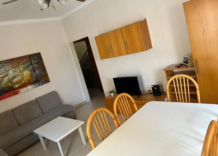 Appartement 3bed In By Homely *